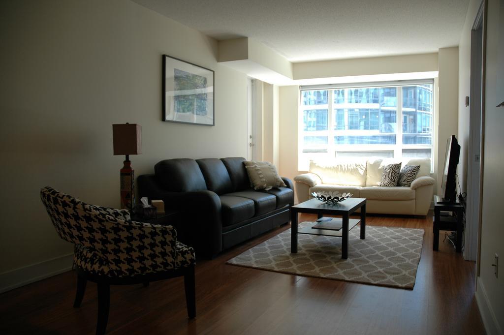 Livingsuites Toronto - 20 Blue Jays Way Exteriér fotografie