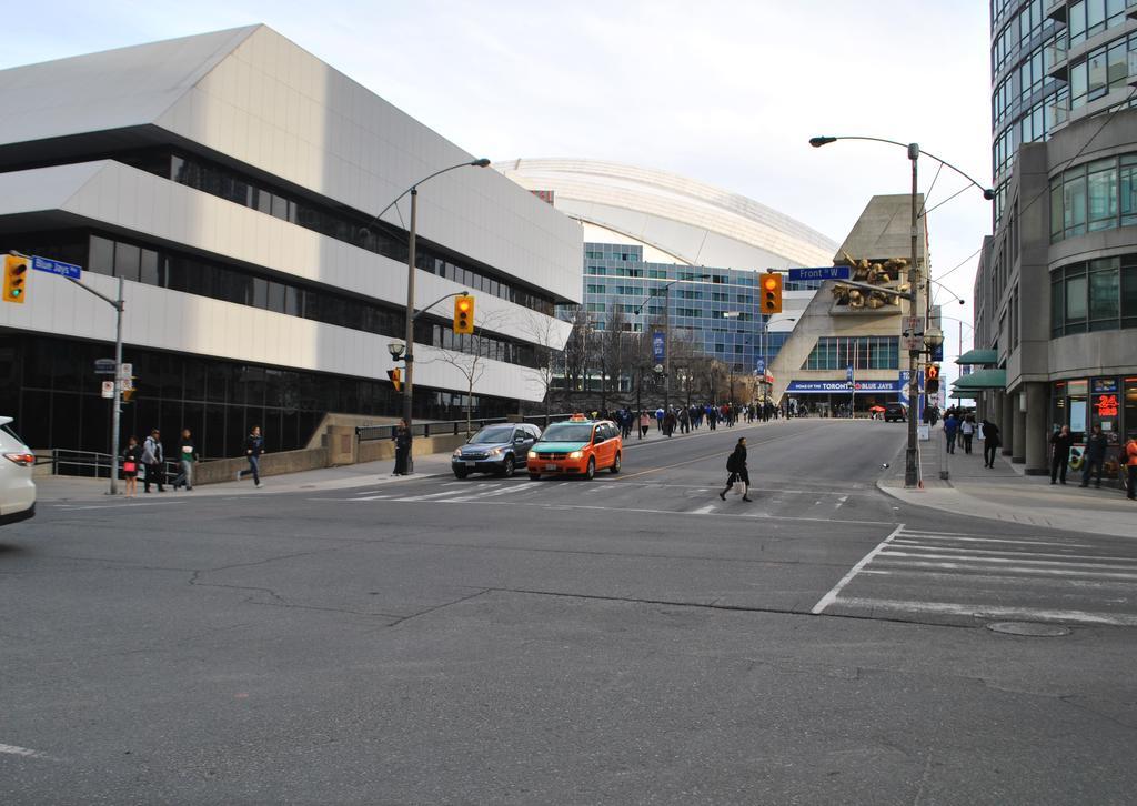 Livingsuites Toronto - 20 Blue Jays Way Exteriér fotografie