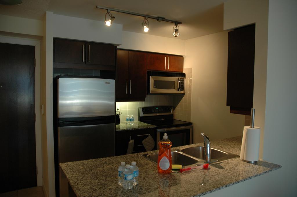 Livingsuites Toronto - 20 Blue Jays Way Exteriér fotografie